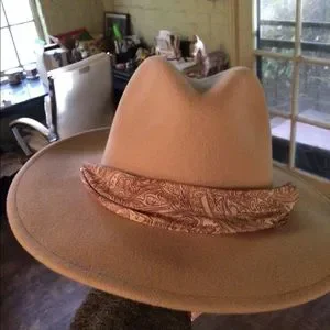 Wyeth by Todd Magill | Accessories | Final Sale Rare Wyeth  display picture 2